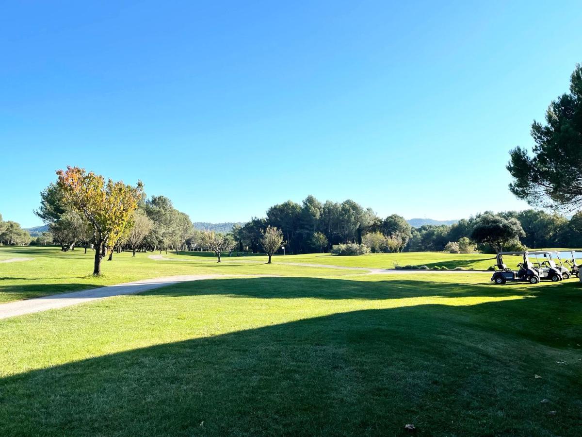 Appartement Golf De Pont Royal Mallemort Eksteriør bilde